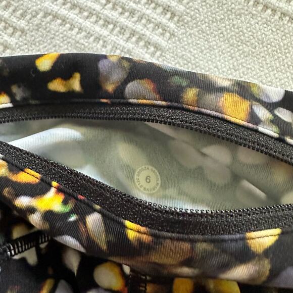 Lululemon Speed Up Tight Full-on Luxtreme in Metropolis Glow Multi size 6 - Picture 9 of 9